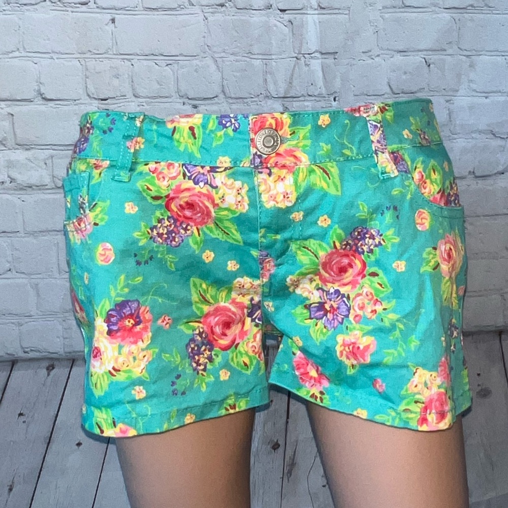 wallflower green floral shorts size 11